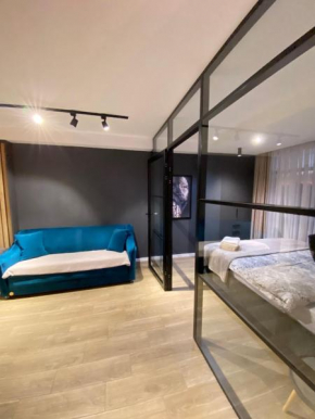 RentNow Cozy Central Apartment Lev Tolstoi 43b with Balcony
